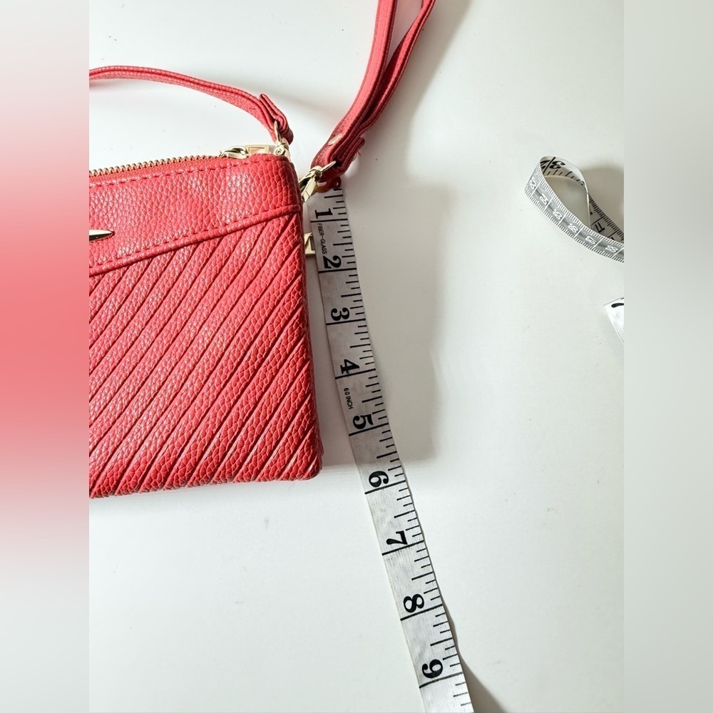 Elegant Pink Crossbody Bag - Picture 6 of 7